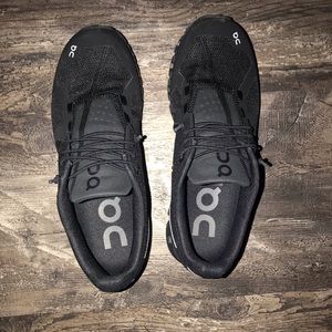 On cloud 5 taken out of box and worn for an hour. Black. Great condition